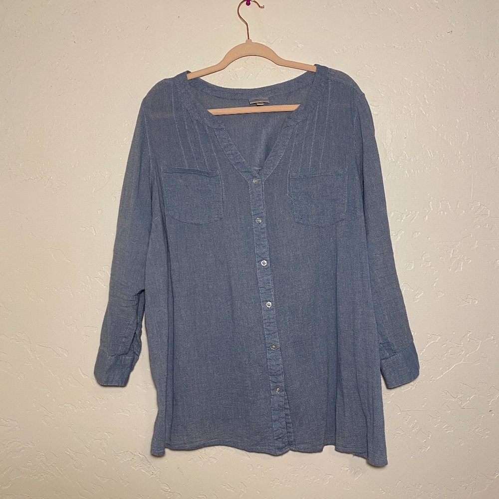 Avenue V-neck denim blouse, size 22/24.